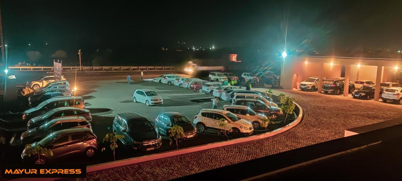 Hotel Mayur Express Sangamner 외부 사진